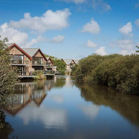 Kingfisher Hot Tub & Log Burner House On Premium Lakeside With Resort Facilities 大圣科勒姆 外观 照片