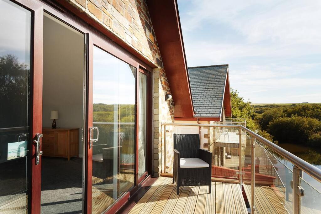 Kingfisher Hot Tub & Log Burner House On Premium Lakeside With Resort Facilities 大圣科勒姆 外观 照片
