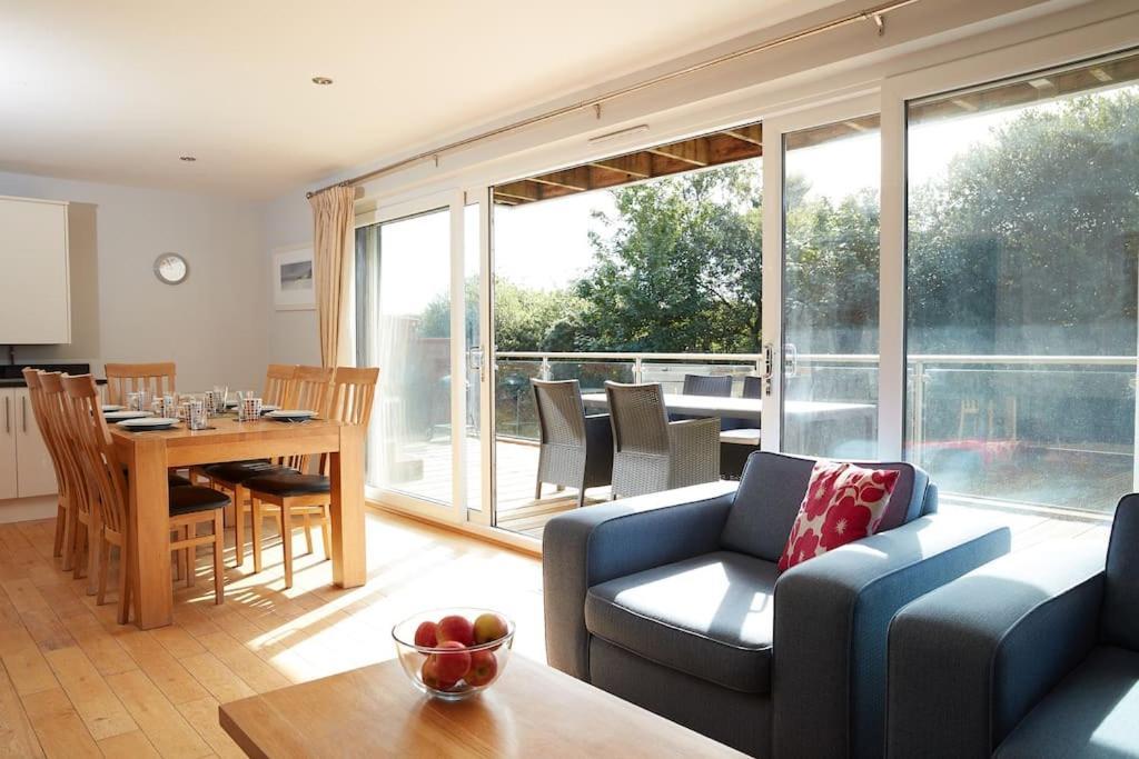 Kingfisher Hot Tub & Log Burner House On Premium Lakeside With Resort Facilities 大圣科勒姆 外观 照片